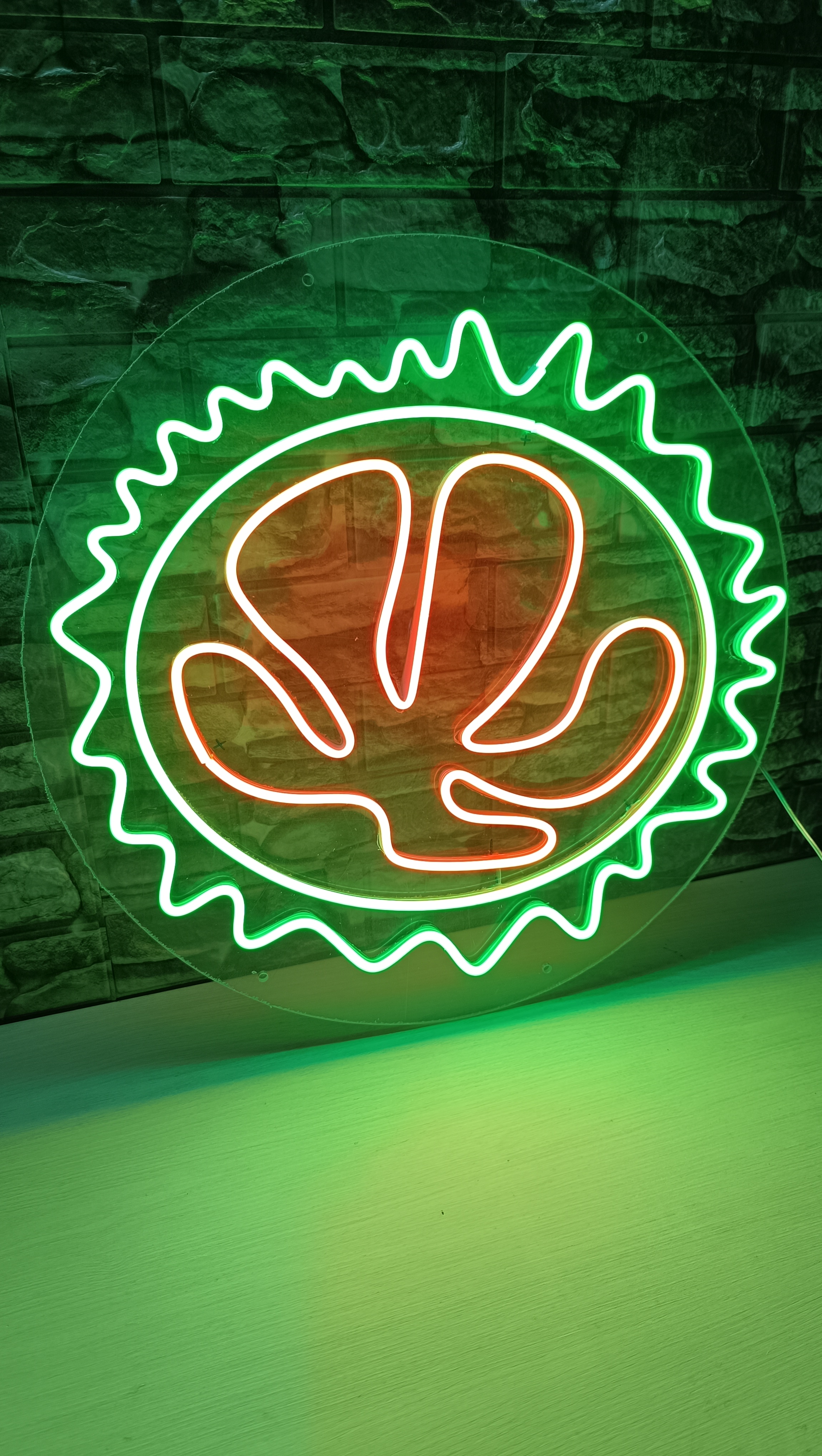 Неоновая вывеска с изображением Морского ежа